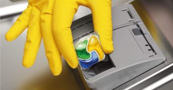 ژل ماشین ظرفشویی در حذف رسوبات سخت و چربی‌های موجود در ظروف